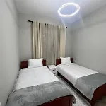 Urban Luxe Retreat- Apartment