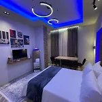 Urban Luxe Retreat- Apartment