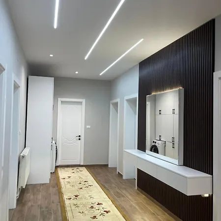 Urban Luxe Retreat- * 포그라데츠