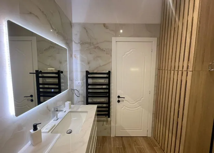 Urban Luxe Retreat- Appartamento *