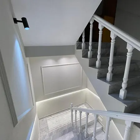 Urban Luxe Retreat- 公寓 *