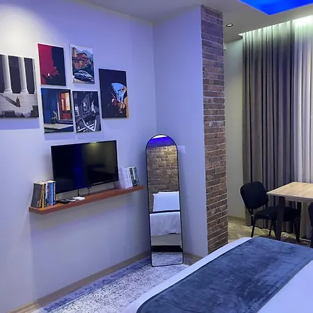 Urban Luxe Retreat- 公寓 *